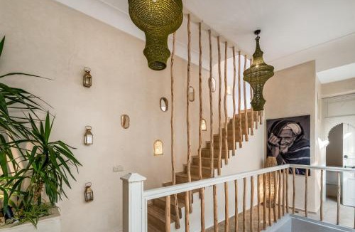 Mouassine Villa | Riad privé Kaolane, piscine, petit-déjeuners, 5min Jemaa el-Fna