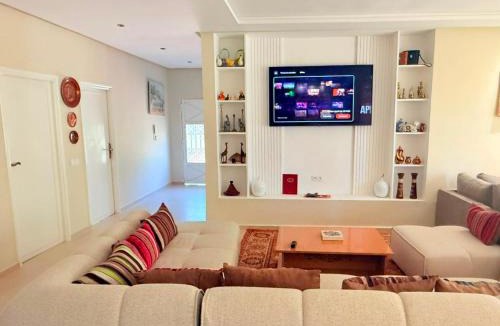 Tamazouzte Villa | Villa avec Piscine Chauffée Privée pour Familles