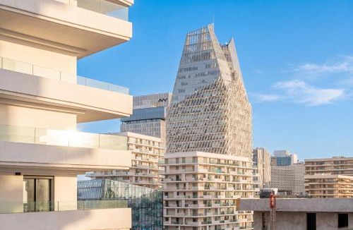 Casablanca Apartment | VIVASTAY Casablanca - Élégant 2 Chambres CFC avec Piscine et Salle de Sport
