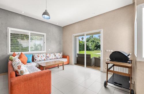 Temara Villa | Villa avec piscine 10 min de la plage à Harhoura
