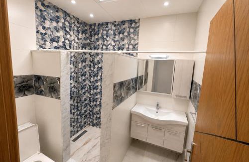 Hjar Ennhal Apartment | Appartement Familial Spacieux 7 Pers , Près Aéroport