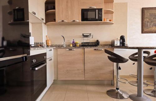 Cite Al Mohammadi Apartment | Islane Family Oasis with Pool and AC