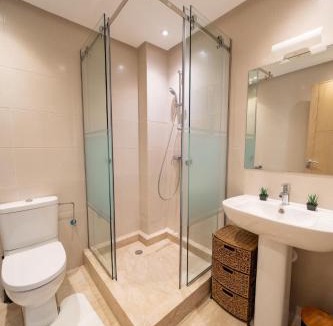 Branes Apartment | Luxurious 4 bedroom Beachfront BAK2