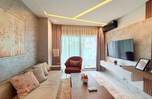 Malabata Apartment | Elegant Luxury Studio - Pool, Beach & Station 2'