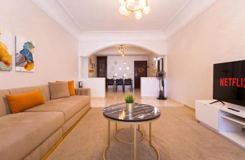 Luxus Apartment | Spacious 3BR - Parking - Central - 4 min Stadium