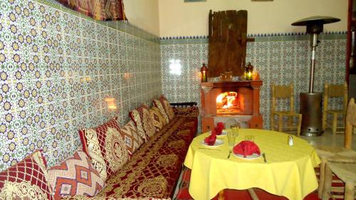 Toudgha El Oulia Bed & Breakfast | Kasbah Restaurant Amazir