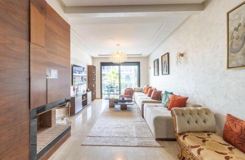Tamariss Apartment | Beachfront gem with pool gym