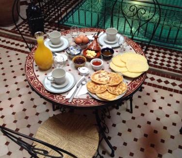 Bab Taghzout House | Riad Mounlight