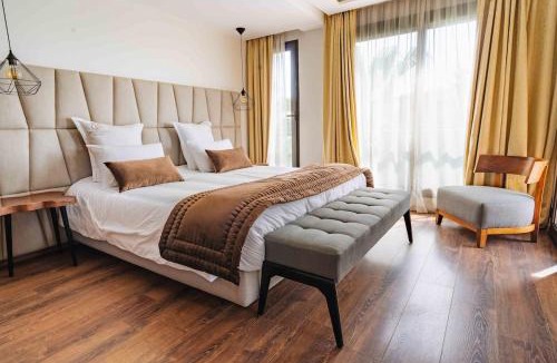 Tamariss Villa | Luxury Villa Jack Beach Resort Pool & Seaview