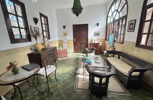 Amezrou Bed & Breakfast | Dar Nakhla - Guest House In Zagora - Restaurant & Desert Excursions