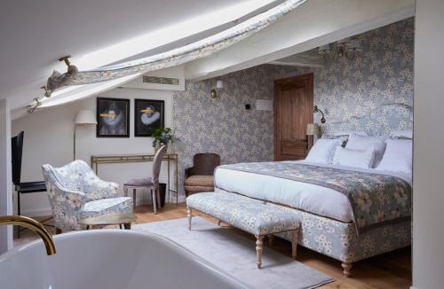 Puente Viesgo Hotel | Helguera Palacio Boutique & Antique