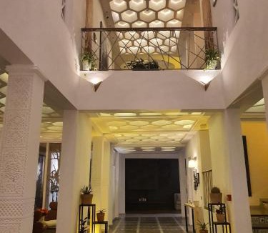 Bani Antar Hotel | Suite Azur Hotel