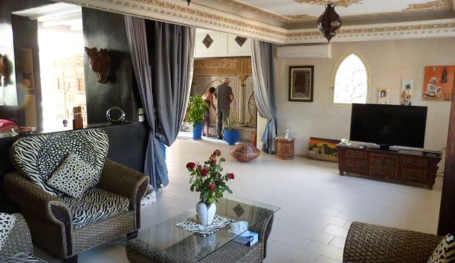 Magnificent riad-style villa in a residential area