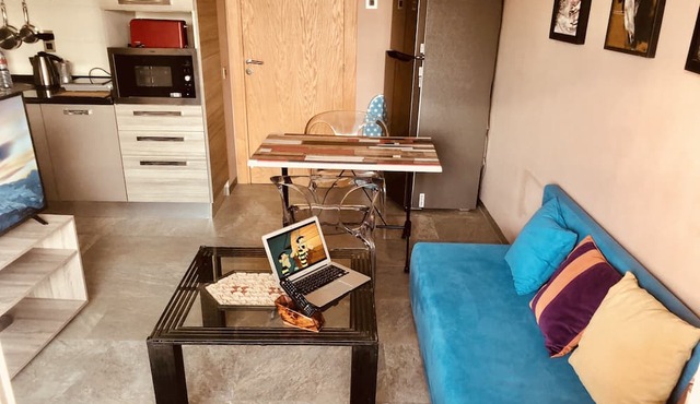 CENTRAL CHARMING STUDIO 15 mins from the beach