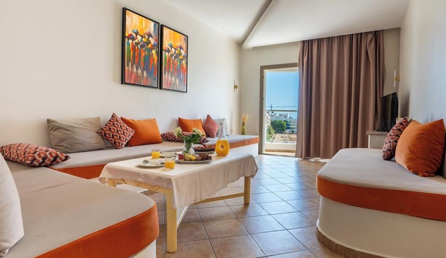 Intouriste Hôtel & Suites