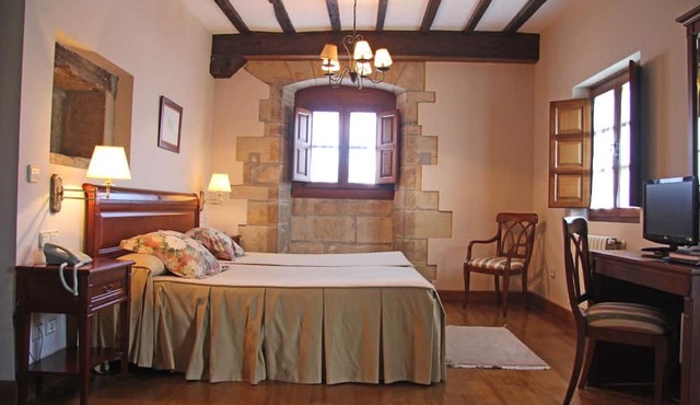 Palación de Toñanes in Alfoz de Lloredo