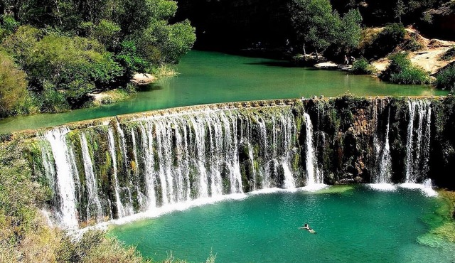 Village house for 8 people in the Sierra de Guara 10 minutes from Alquézar in Abiego