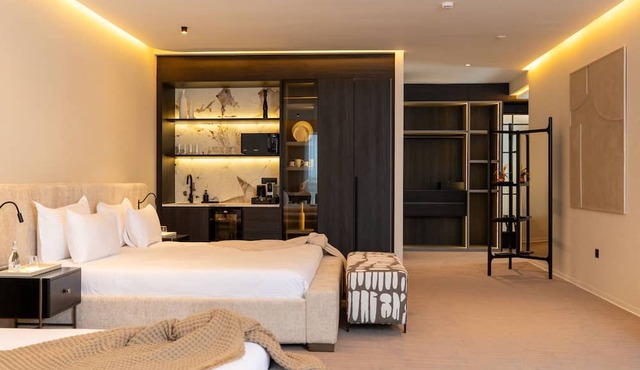 SUITES BY LE REVE