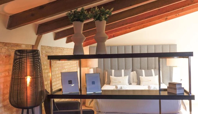 Sunny studio Loft, 2 to 4 pax Terrace Old City in València