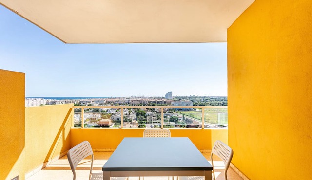 Apartment 'Atico Con Piscina En La Playa' with Sea View, Wi-Fi and Air Conditioning in Canet de Berenguer