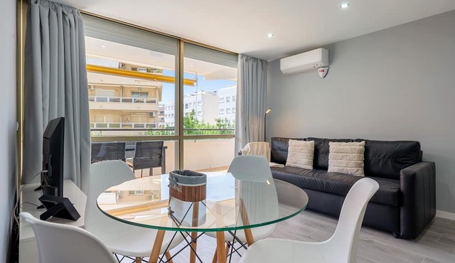 Calafenga Apartment with Sea Views, Wi-Fi, and Air Conditioning in Calafell