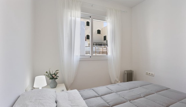 Apartment 'Playa Centro' with Private Terrace, Balcony and Wi-Fi in El Puerto de Santa María