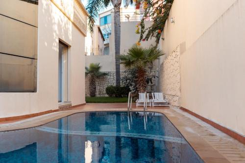 villa beachfront with pool