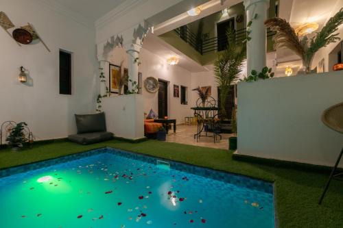 Riad Iklil Aljabal 77
