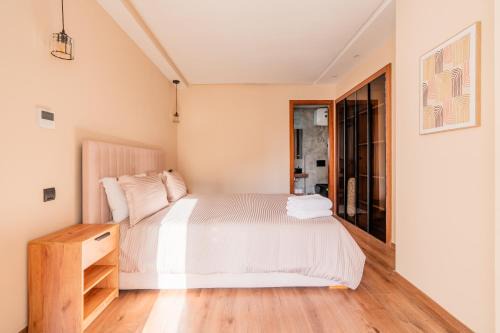 Appartement 1 Chambre avec Balcon, Parking Privé et Fibre 100 Mb