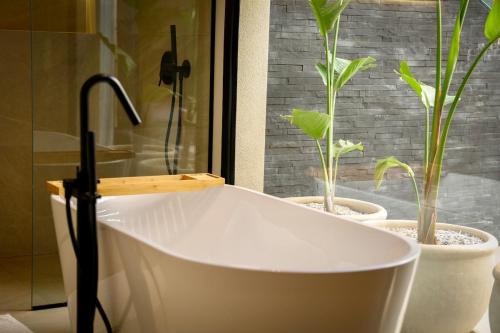 Villa Privative avec piscine chauffée, spa, salle de sport et services hoteliers in Marrakesh