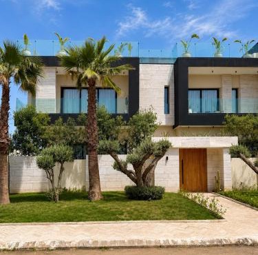 Villa Privative avec piscine chauffée, spa, salle de sport et services hoteliers