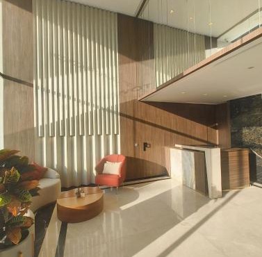 Elegant Luxury Studio - Pool, Beach & Station 2'