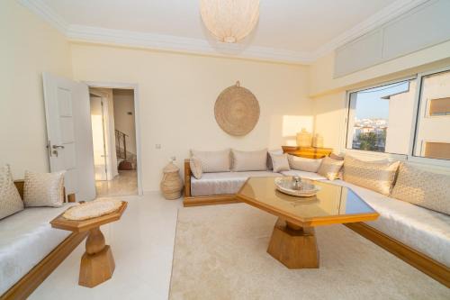 Ocean Dream - Spacious Duplex with Ocean View, Astonishing Sunset - 4 Bedrooms with Balcony - WIFI, IPTV